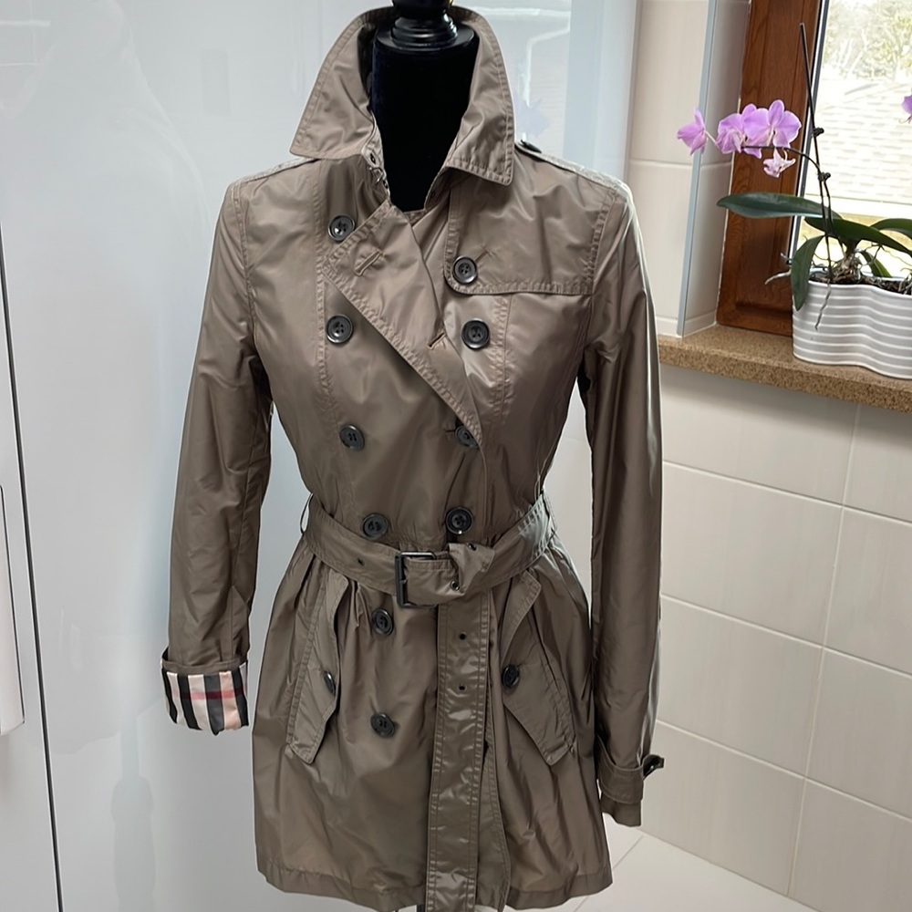 Burberry short trench jacket size US 6